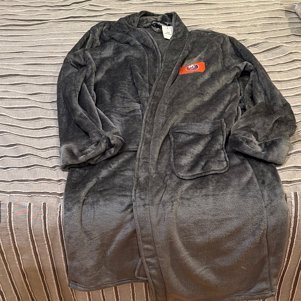 NEW WITH TAGS SZ L/ XL NORTHWEST Gray Plush Robe with NY ISLANDERS Hockey  Logo